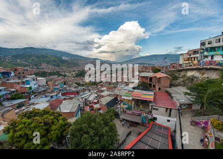 San Javier Bezirk, auch als Comuna 13, in Medellin, Kolumbien bekannt. Stockfoto