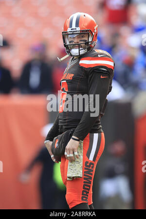 Cleveland, USA. 10 Nov, 2019. Cleveland Browns Baker Mayfield steht auf dem Feld vor einem Spiel gegen die Buffalo Bills an FirstEnergy Stadion in Cleveland, Ohio am Sonntag, 10. November 2019. Foto von Aaron Josefczyk/UPI Quelle: UPI/Alamy leben Nachrichten Stockfoto