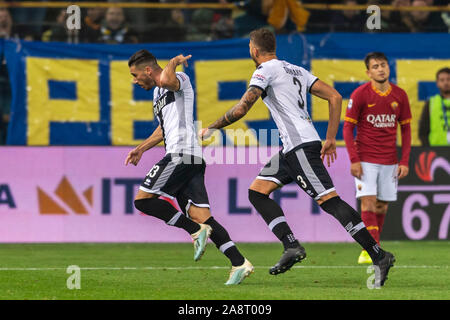 Mattia Sprocati (Parma) Kastriot Dermaku (Parma) feiert, nachdem das erste Tor seines Teams zählen während Erie der Italienischen "Match zwischen Parma 2-0 Roma auf Ennio Tardini Stadium am 11. November 2019 in Parma, Italien. Credit: Maurizio Borsari/LBA/Alamy leben Nachrichten Stockfoto