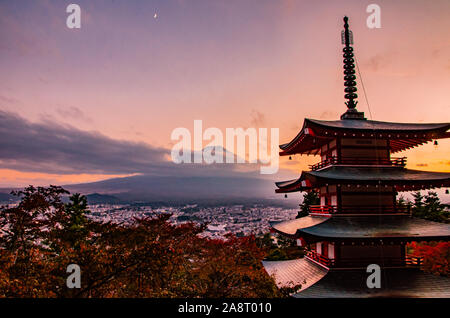 Chureito Pagode, Mount Fuji Ansichten in Fujiyoshida Stockfoto