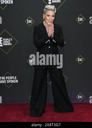 Santa Monica, USA. 10. November 2019. Rosa. 2019 der Menschen Choice Awards gehalten an Barker Hangar. Photo Credit: Birdie Thompson/AdMedia/MediaPunch Credit: MediaPunch Inc/Alamy leben Nachrichten Stockfoto