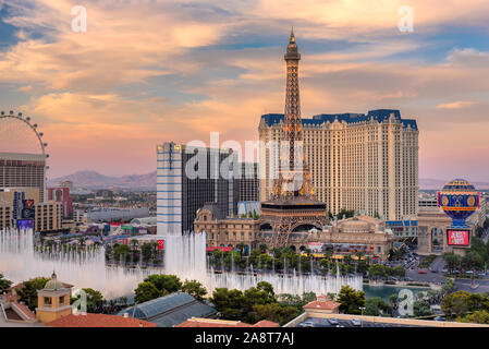 Las Vegas Strip Skyline in Nevada als bei Sonnenuntergang gesehen Stockfoto