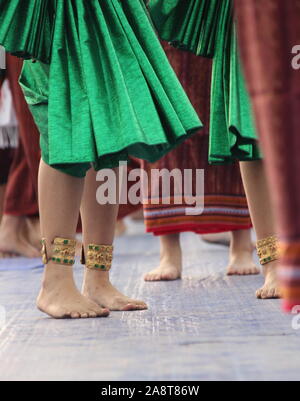 Antiken siamesischen Buddhistischen Loy Krathong Tänzen Roi Et, Thailand Stockfoto