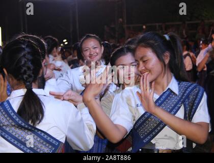 Antiken siamesischen Buddhistischen Loy Krathong Tänzen Roi Et, Thailand Stockfoto