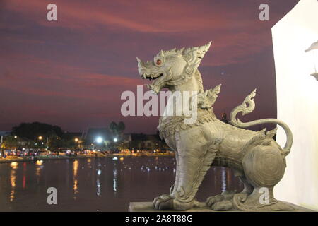Antiken siamesischen Buddhistischen Loy Krathong Tänzen Roi Et, Thailand Stockfoto