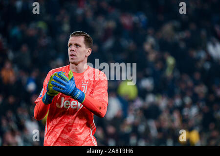 Turin, Italien. 10 Nov, 2019. in Aktion während der Serie ein Fußballspiel zwischen Juventus Turin und AC Mailand. FC Juventus gewann 2-1 über AC Mailand, Juventus Stadium, in Turin. Italien Am 10. November 2019 (Foto von Alberto Gandolfo/Pacific Press) Quelle: Pacific Press Agency/Alamy leben Nachrichten Stockfoto