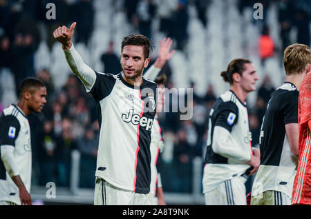 Turin, Italien. 10 Nov, 2019. Rodrigo Bentacur n Aktion während der Serie ein Fußballspiel zwischen Juventus Turin und AC Mailand. FC Juventus gewann 2-1 über AC Mailand, Juventus Stadium, in Turin. Italien Am 10. November 2019 (Foto von Alberto Gandolfo/Pacific Press) Quelle: Pacific Press Agency/Alamy leben Nachrichten Stockfoto