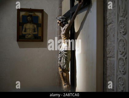 Montenegro: Jesus hat eine Figur an der Mauer in der Kathedrale von St. Tryphon (Sveti Trypun) in Kotor gekreuzigt Stockfoto