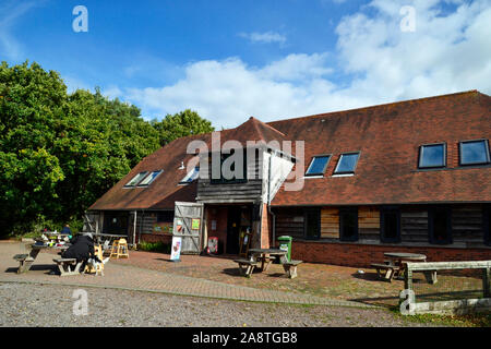 Visitor Center und Café am Itchen Valley Country Park, West End, Hampshire, England, Großbritannien Stockfoto