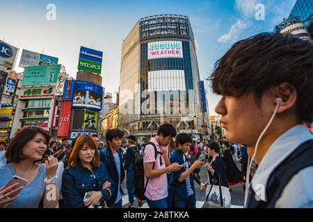 Shibuya Crossing, der belebtesten Kreuzung in der Welt, Tokio, Japan, Asien Stockfoto