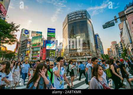 Shibuya Crossing, der belebtesten Kreuzung in der Welt, Tokio, Japan, Asien Stockfoto