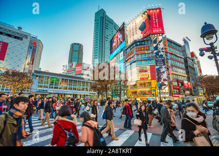 Shibuya Crossing, der belebtesten Kreuzung in der Welt, Tokio, Japan, Asien Stockfoto