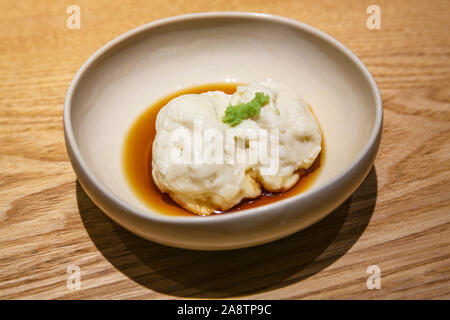 Stinky Tofu." Nottiri Tofu". EN japanischen Brasserie. Shinagawa. Tokio. Japan Stockfoto