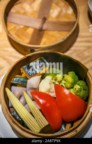 Gedünstetem Gemüse. EN japanischen Brasserie. Shinagawa. Tokio. Japan Stockfoto