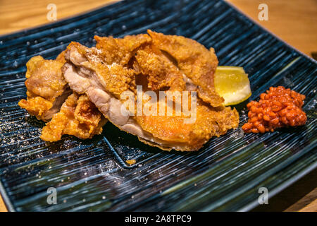 Gebratenes Huhn. EN japanischen Brasserie. Shinagawa. Tokio. Japan Stockfoto