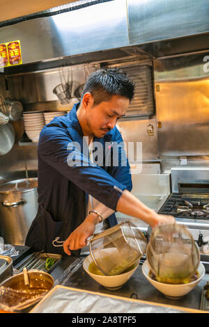 Onishi Yuki Koch, mit einem Michelin Stern an Japanische Soba-Nudeln Tsuta, Ramen Nudeln, Sugamo, Thosima, Tokio, Japan, Asien Stockfoto