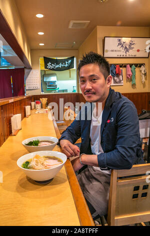 Onishi Yuki Koch, mit einem Michelin Stern an Japanische Soba-Nudeln Tsuta, Ramen Nudeln, Sugamo, Thosima, Tokio, Japan, Asien Stockfoto