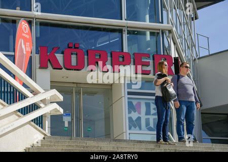 Koerperwelten-Museum, Alexanderplatz, Mitte, Berlin, Deutschland / Körperwelten Stockfoto