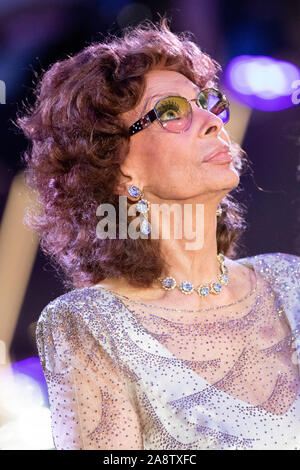 Hamburg, Deutschland. 09 Nov, 2019. Sophia Loren, italienische Schauspielerin, anlässlich der Taufzeremonie in der Plaza auf dem Kreuzfahrtschiff MSC Grandiosa. Credit: Christian Charisius/dpa/Alamy leben Nachrichten Stockfoto