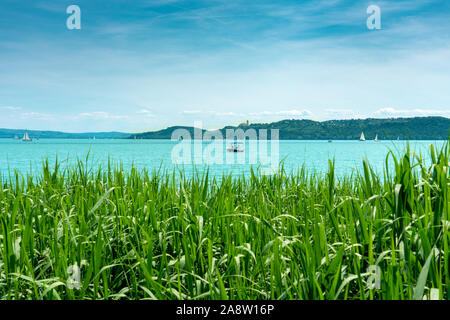 Boot auf dem See Balaton Blick auf die Kirche von Tihany, Balatonfüred Stockfoto