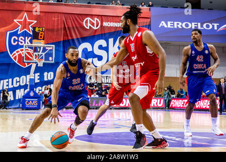 Moskau, Russland. 10 Nov, 2019. #5 Mike James in Aktion während der Russischen VTB United Basketball League 2019-2020 Saison zwischen Lokomotiv-Kuban und CSKA Moskau. CSKA Moskau gewann 81-72. Credit: SOPA Images Limited/Alamy leben Nachrichten Stockfoto