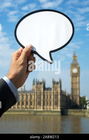 Hand des britischen Politikers holding Sprechblase über das Parlament von Westminster, London, UK Stockfoto