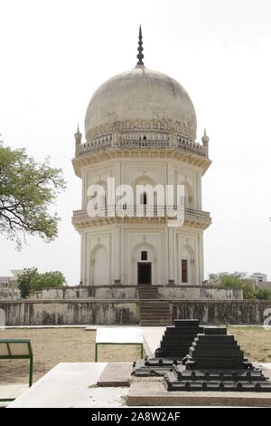Qutb Shahi Gräber: Sie sind in der Ibrahim Bagh, in der Nähe der berühmten Golconda Fort in Hyderabad, Indien. Stockfoto