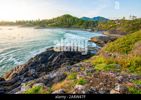 Hafen von Tofino, Vancouver Island. British Columbia, Kanada. Lange Strand bei Sonnenuntergang Stockfoto