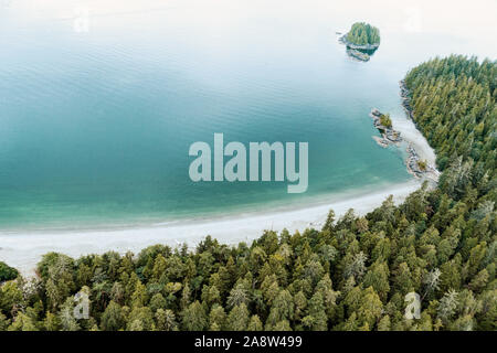 Rundflug über den Hafen von Tofino, Vancouver Island. British Columbia, Kanada Stockfoto