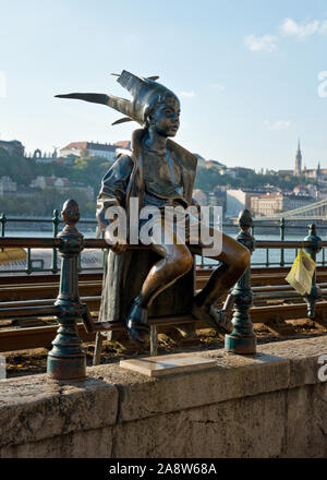 Die Kleine Prinzessin Bronze Statue auf der Donau Promenade. Pest, Budapest Stockfoto