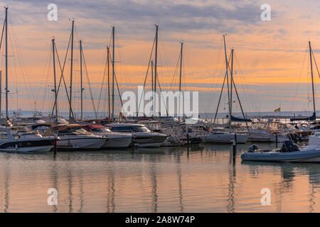 Blick auf den Hafen in der Adria in der Stadt Termoli Molise Stockfoto