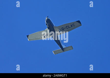 Piper PA -28-161 Cherokee Krieger II, G-CLAC Stockfoto