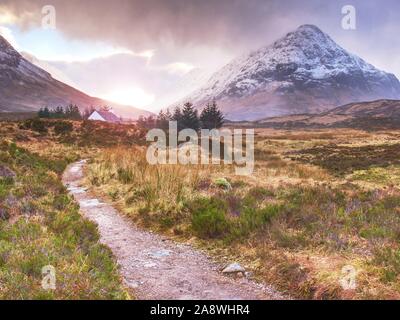 Beliebte Spur am Coupall Fluss, ein Tal in den schottischen Highlands in der Nähe von Glencoe, Schottland, Vereinigtes Königreich Stockfoto