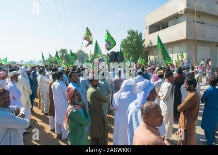 Rahim Yar Khan, Punjab, Pakistan-November 10,2019: die Menschen feiern jashan e eid Milad un nabi Rallye in einem lokalen Dorf. Stockfoto