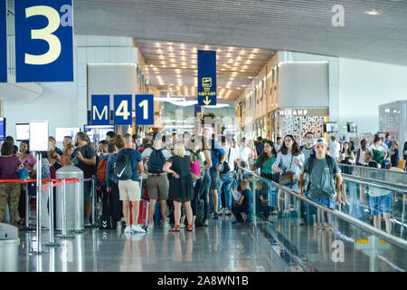 Passagiere, Tore, Abfertigung, Flughafen Charles de Gaulle, Paris, Frankreich Stockfoto