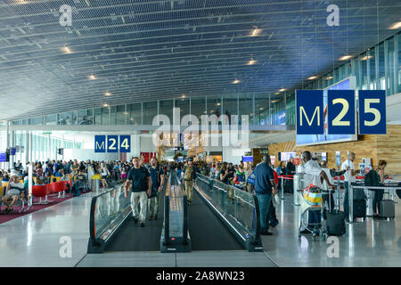 Passagiere, Tore, Abfertigung, Flughafen Charles de Gaulle, Paris, Frankreich Stockfoto