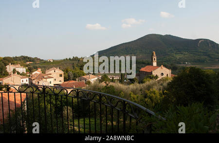 Eine Ansicht von Arquà Petrarca - sobald das schönste Dorf in Italien genannte mittelalterliches Dorf auf der Euganeischen Hügel in der Provinz Padua wit gehockt Stockfoto