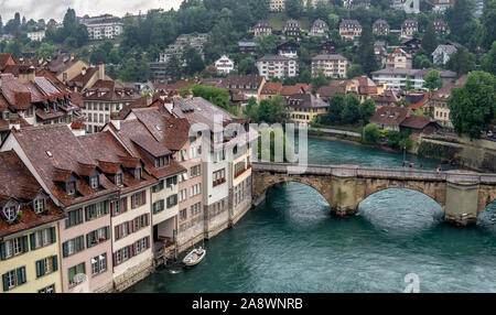 Bern, Schweiz. Panorama der Altstadt und Untertorbrucke, Untere Tor Brücke über die Aare Stockfoto