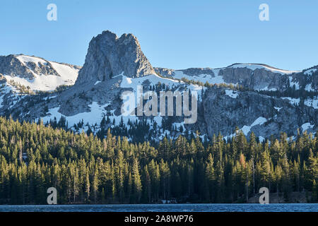 Anzeigen von Mammut Seen und Berge der Sierra Nevada, Kalifornien, USA Stockfoto