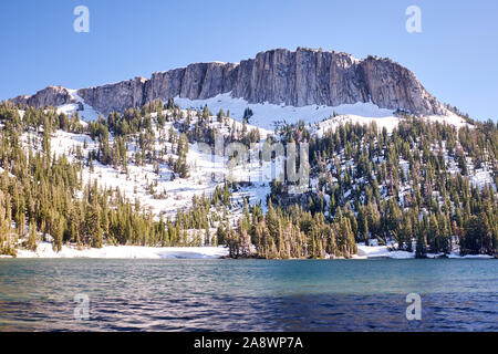 Anzeigen von Mammut Seen und Berge der Sierra Nevada, Kalifornien, USA Stockfoto