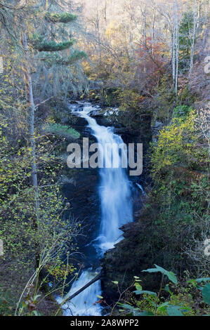 Die moness Fluss und Wasserfällen an der Birks Aberfeldy Stockfoto