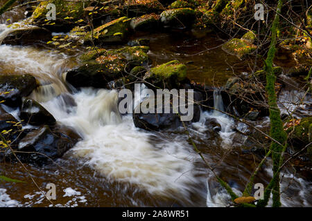 Die moness Fluss und Wasserfällen an der Birks Aberfeldy Stockfoto