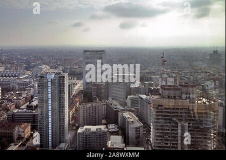 Mailand (Italien), Blick von der Dachterrasse der Region Lombardei Turm, die galfa Turm und Pirelli Wolkenkratzer Stockfoto