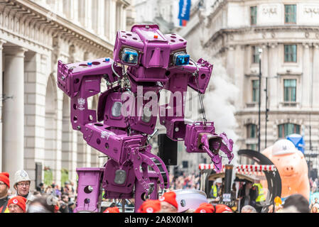 City of London Corporation Binbot Roboter von wheelie Bins zu des Herrn Bürgermeister Show Parade in London, UK. Recycling in der Stadt Stockfoto