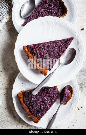 Vegetarisch Tofu Berry Pie. Vegan backen Konzept. Stockfoto