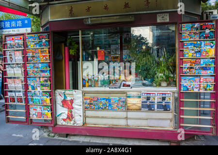 Shanghai, China, Chinesische Kiosk, Straßenszenen, Stadtzentrum, Xin Tian Di, Stockfoto