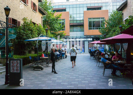 Shanghai, China, Chinesische Restaurantterrasse, Szenen, Stadtzentrum, Im Sommer in den alten Vierteln von Fre-nch Stockfoto