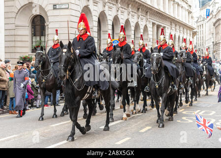 Household Cavalry Regiment montiert an des Herrn Bürgermeister Show Parade in der Stadt London, UK. Stockfoto