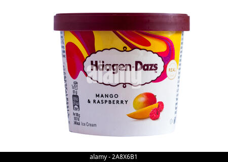 Wanne von Häagen-dazs Mango & Himbeere Eis, Teil der Frucht Sammlung mini Cups auf weißem Hintergrund Stockfoto