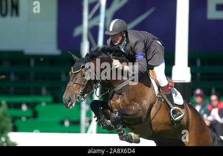 Die nationalen Spruce Meadows, Zeidler finanzielle Schale, Juni 2003, Jonathan Asselin (CAN) Reiten Luxgood Stockfoto